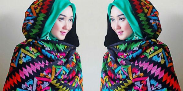 Cerahkan Harimu dengan Warna Warni Kain Songket Lombok