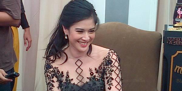 7 Seleb Indonesia yang Jadi Seksi Karena Pintar
