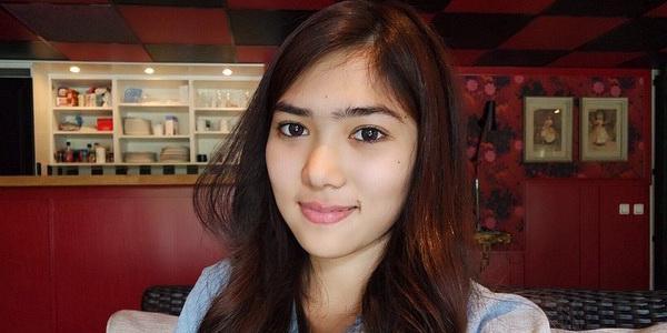 Kayaknya Kamu Perlu Tahu 7 Alasan yang Bisa Bikin Kamu Jatuh Hati Sama Isyana Sarasvati, The Next Raisa