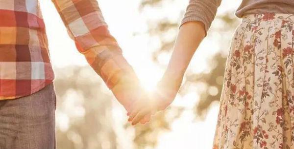 Muatan Cinta Tak Tertahankan: Ini Nih Alasan Mahasiswa Fisika adalah Pacar Idaman