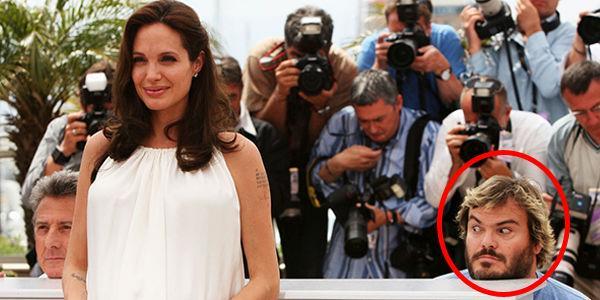 Saat Artis Terkena Photobomb, Hasil Fotonya Salah Fokus Banget!