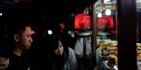 Unik! Ini Satu-satunya Ambulance di Surabaya yang Bisa Bikin Kamu Kenyang Saat Tengah Malam