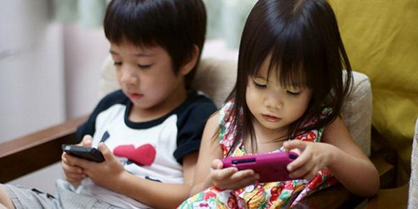 18 Hal yang Dilakukan Anak-anak Tahun 90-an VS Anak-anak Zaman Sekarang