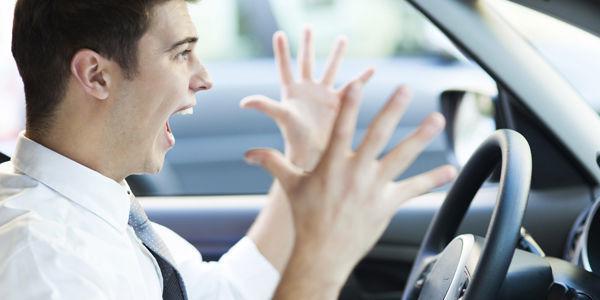 Kamu Pasti Ngelakuin 23 Gelagat Ini Secara Otomatis Saat Nyetir Mobil