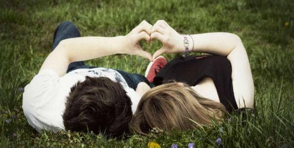 Kamu Penyuka Novel Romance Wajib Baca Karya 10 Penulis Indonesia Ini!