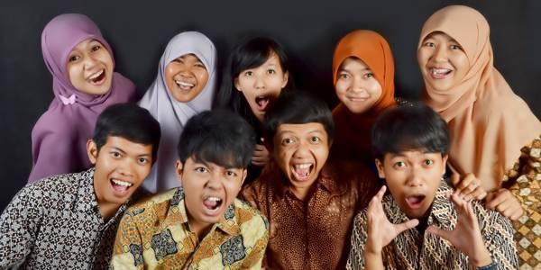 Ini Caranya Supaya Bisa Tetap Kelihatan Muda Meski Pakai Batik!