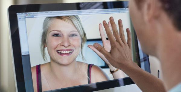 Bro dan Sis, Buktikan ke Teman-Teman dan Keluargamu Kalau LDR Juga Bisa Berhasil dengan 17 Cara Ini!