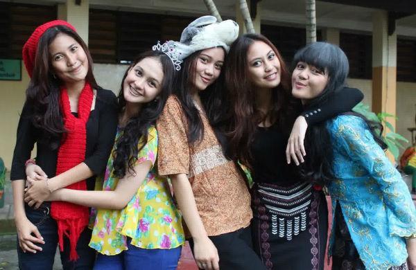 11 Alasan Reuni Sama Teman SMA Adalah Momen Tak Tergantikan
