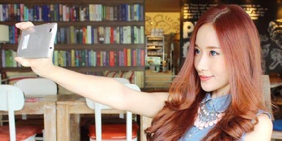 Duckface Is So Last Year! Nih, Pose Fish Gape Yang Lebih Cetar Badai!