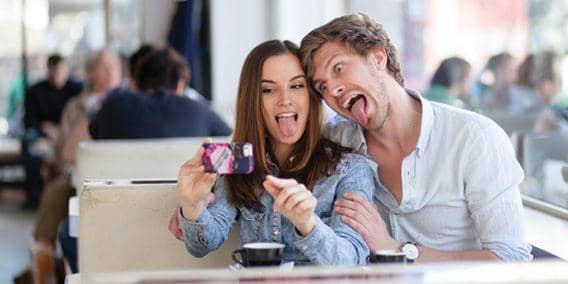 11 Tipe Pasangan 'Menyebalkan' yang Pasti Kamu Temui di Dunia