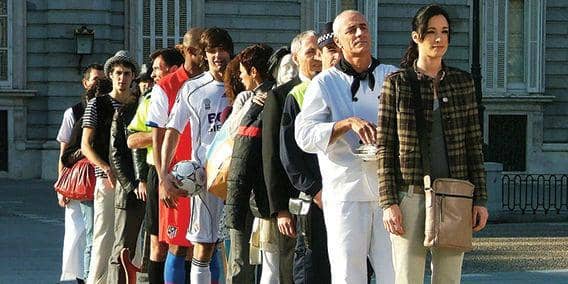 Yang Mana Kepribadianmu Berdasarkan Cara Mengantri yang Sering Kamu Lakukan?