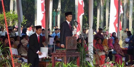 Jokowi Pimpin Upacara Hari Pahlawan di Surabaya