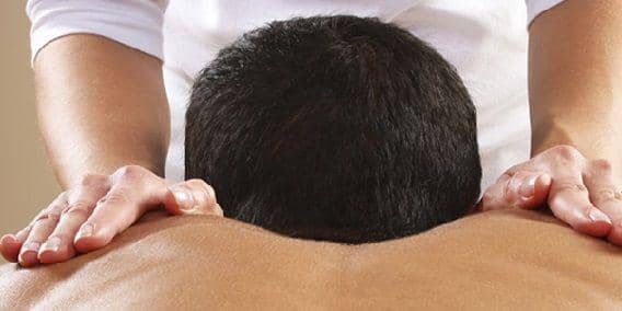 Percaya Nggak? Perusahaan Ini Menyediakan Jasa Tukang Pijat Cantik Untuk Karyawannya di Kantor