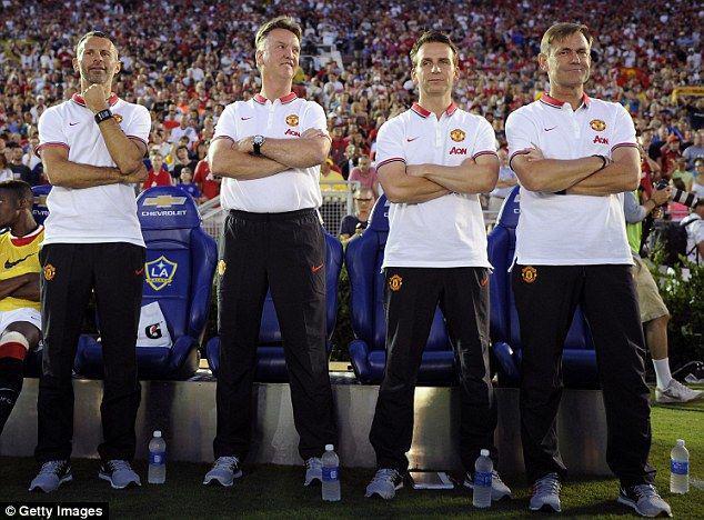 Van Gaal Mengaku Terlalu Sering Makan Gaji Buta