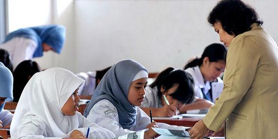 Perbandingan Pengalaman Guru di Luar Negeri dan di Indonesia