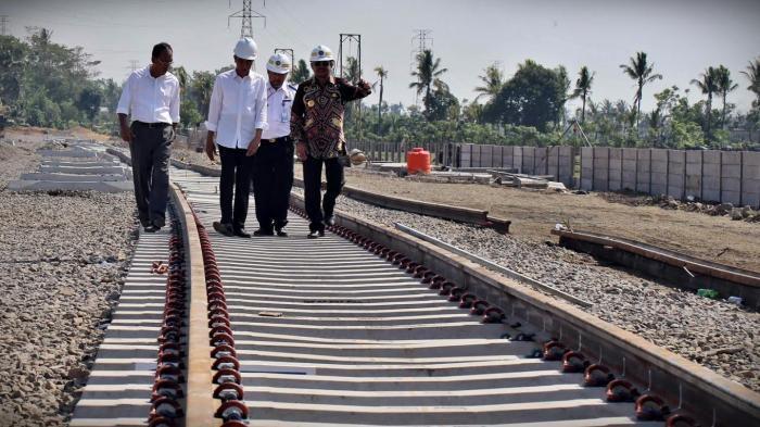 Jokowi Perkirakan Kereta Api Makassar-Manado Operasi 2018
