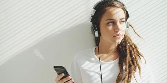 Deretan Lagu Sedih Tahun 90'an yang Masih Sukses Bikin Galau Sampai Sekarang