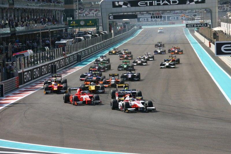 Sprint Race GP2 Abu Dhabi Dihentikan, 7 Mobil Alami Kecelakaan Beruntun