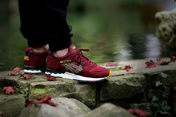 7 Jenis Sepatu "Serbaguna" yang Harus Ada di Lemari Cowok!