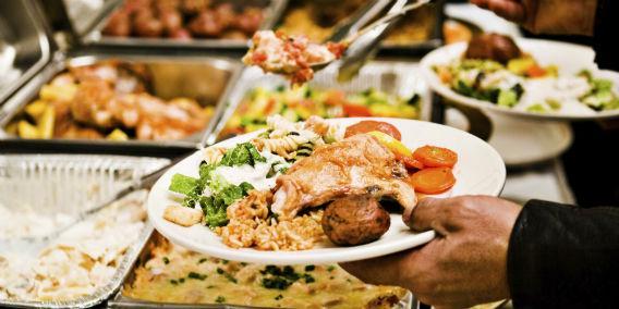 10 Tips Sakti Makan Kenyang dan Gak Rugi di Restoran All-You Can Eat!