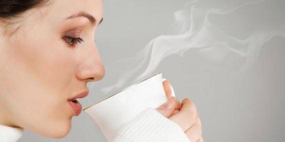 Siapa Sangka, Minum Air Hangat Ternyata Memberi 10 Manfaat Ini!