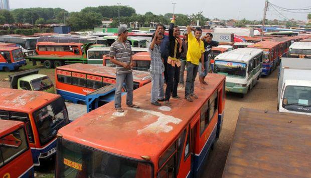 Ahok Persilahkan Metromini Jakarta Mogok Selama-lamanya