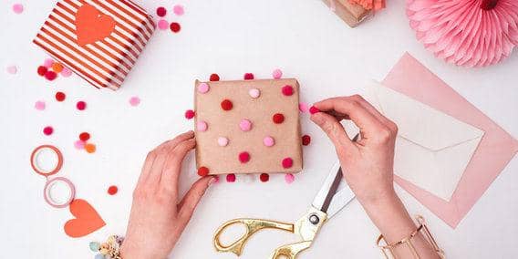 Gak Harus Punya Pacar, Kamu Cuma Butuh 15 Hal Ini untuk Memanjakan Diri di Valentine's Day