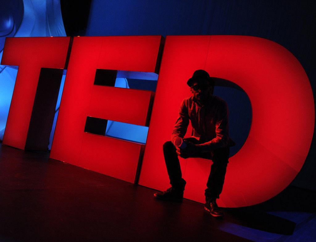 TEDxTuguPahlawan: Sebuah Harapan Dunia untuk Anak Muda Surabaya