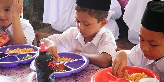Jangan Bilang Kamu Asli Indonesia Kalau Cara Makanmu Tak Seperti Ini!