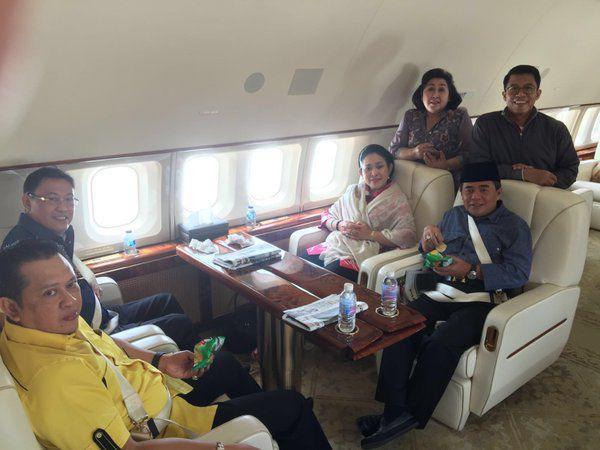 Pikir Ulang Sebelum Pamer Harta, Ade Komarudin Dilaporkan Usai Selfie di Jet Mewah