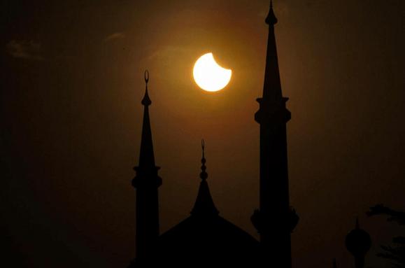 7 Tips Mengabadikan Super Blue Blood Moon Biar Foto Kamu Lebih Keren!