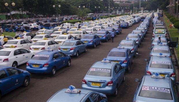 Uber dan Grab yang Akan Diblokir, Ahok Coba Berikan Solusi!