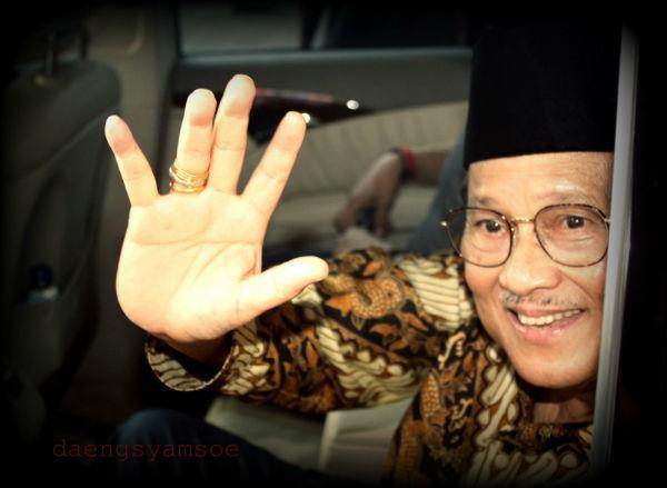 Presiden Jokowi Kirim Dokter Spesialis Jantung untuk Merawat Habibie