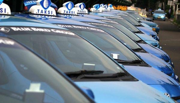 Cara Aman Beli Mobil Bekas Taksi Biar Gak Rugi