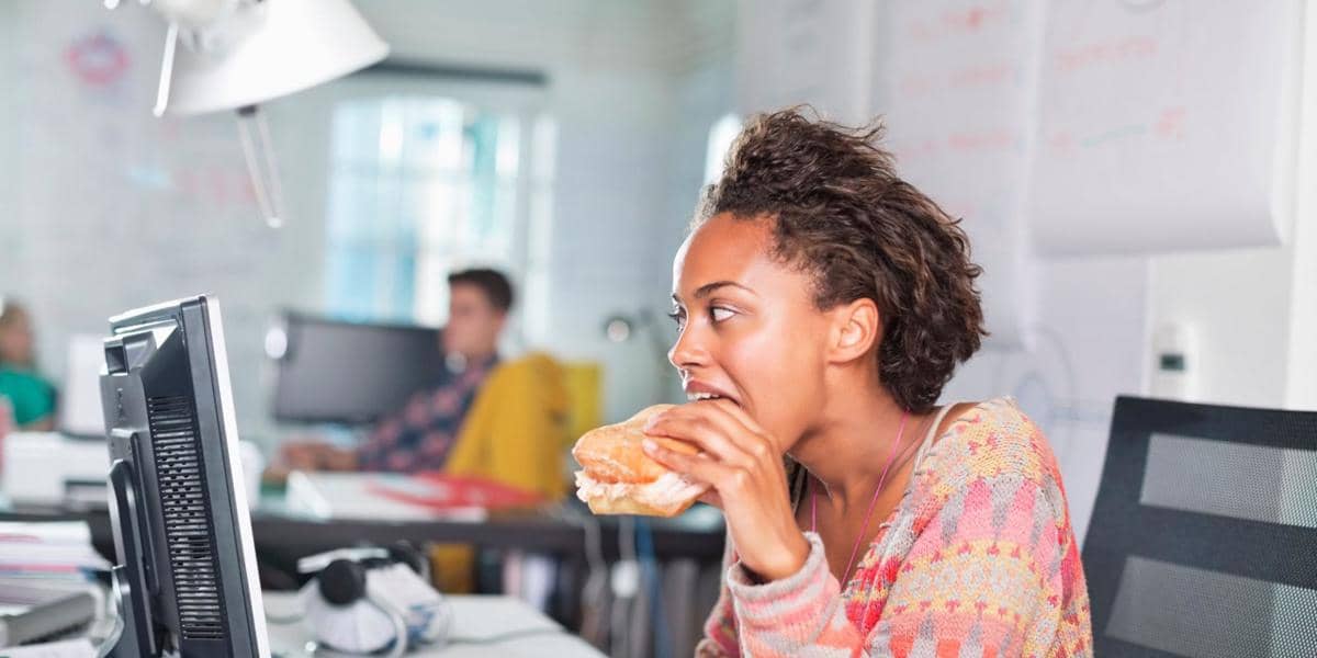 Jangan Gengsi, Ini 10 Keuntungan Kalau Kamu Bawa Bekal ke Kantor!
