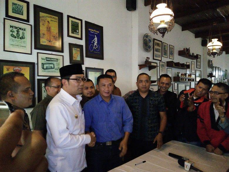 Setelah Berseteru, Akhirnya Sopir Angkot Ilegal dan Ridwan Kamil Baikan