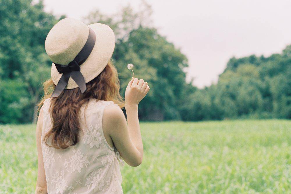 Menikmati Cinta Dalam Diam, Ini Mantra Biar Tetap Tegar Meski Cinta Bertepuk Sebelah Tangan!