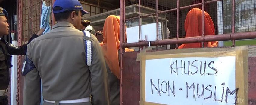 Satpol PP Kota Padang Tetap Merazia Warung Bertulisan "Khusus Non-Muslim"