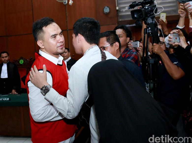 Saipul Jamil Divonis 3 Tahun Penjara, Fans Menangis Histeris di Persidangan!