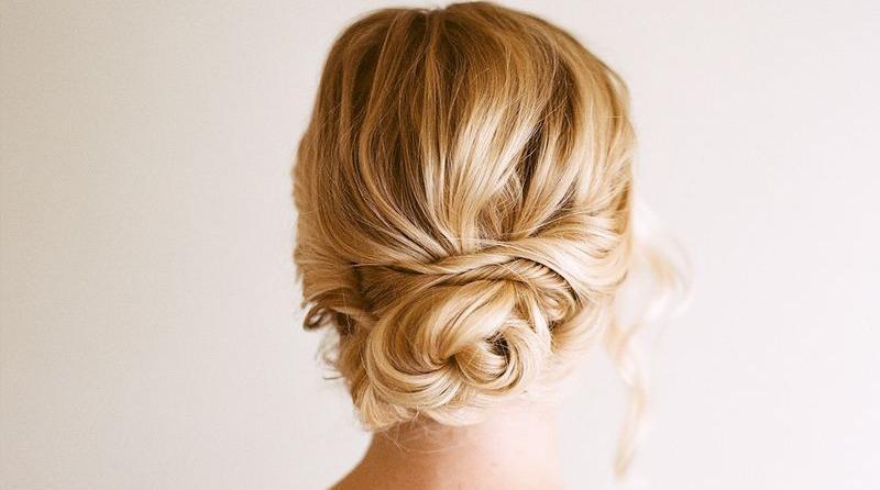 10 Style Rambut Elegan Kurang dari 5 Menit, Buatmu yang Mau Interview Kerja!