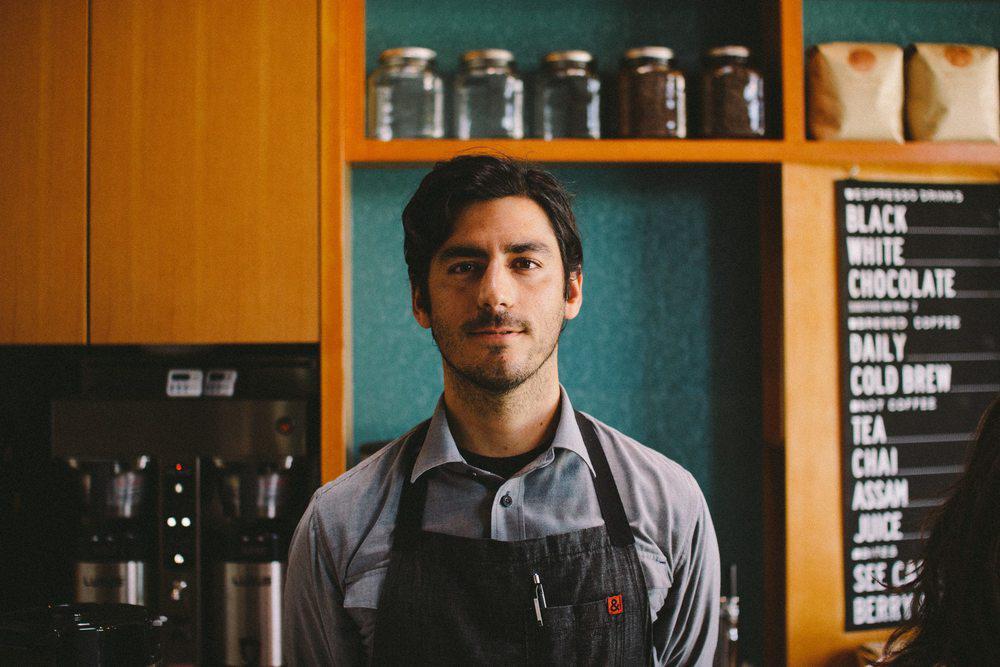 KHUSUS CEWEK: Mau Gebet Barista Ganteng? Coba Cara-cara Ini!