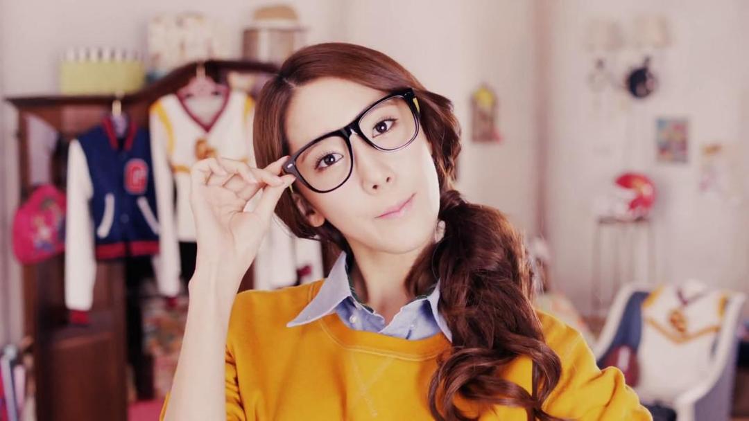7 Tips dan Trik Makeup Buat Cewek yang Memakai Kacamata