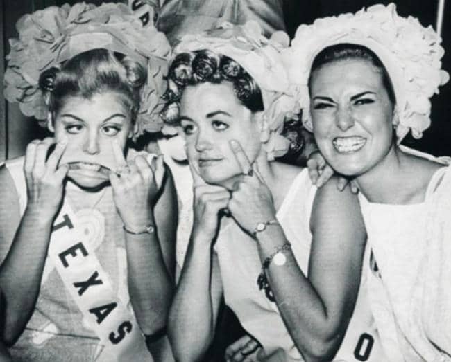 14 Foto Langka di Era Victoria Ini Membuktikan Bahwa Selera Humor Itu Abadi