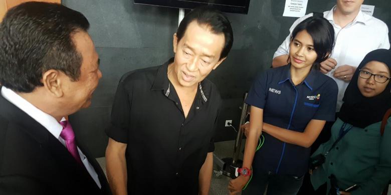 Majelis Hakim Tolak Eksepsi Jessica, Ayah Mirna Tepuk Tangan Sendiri