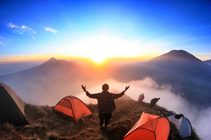 Siapapun Berhak Mendaki, Ini 10 Gunung Anti Mainstream yang Cocok Buat Pemula!