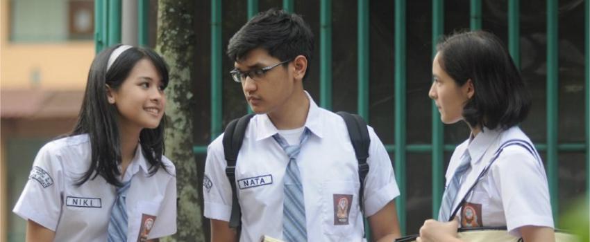 Nostalgia Generasi 90: Manisnya Cinta Putih Abu - abu