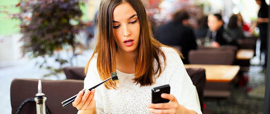 10 Hal yang Kamu Pikirkan Saat Mantan Tiba-tiba Chat "Hey" ke Kamu