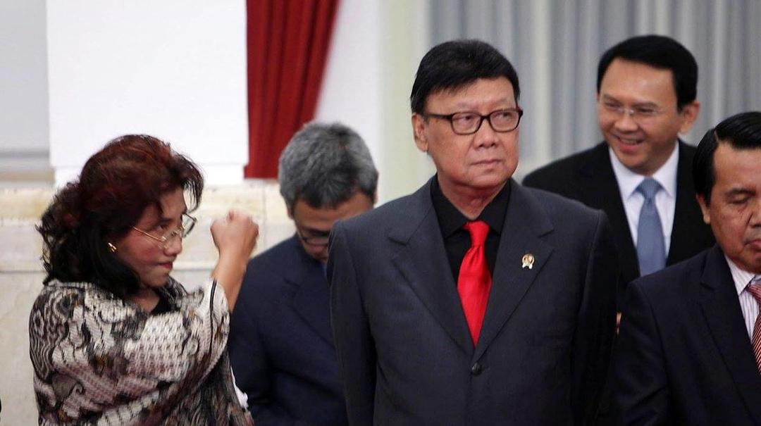 Beredar Foto Menteri Susi Kepalkan Tangan ke Ahok di Istana, Ada Apa?