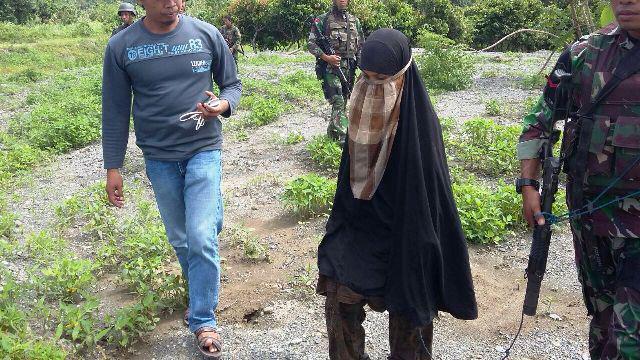 Ini Dia Sosok Delima, Istri Teroris Santoso yang Baru Saja Ditangkap!