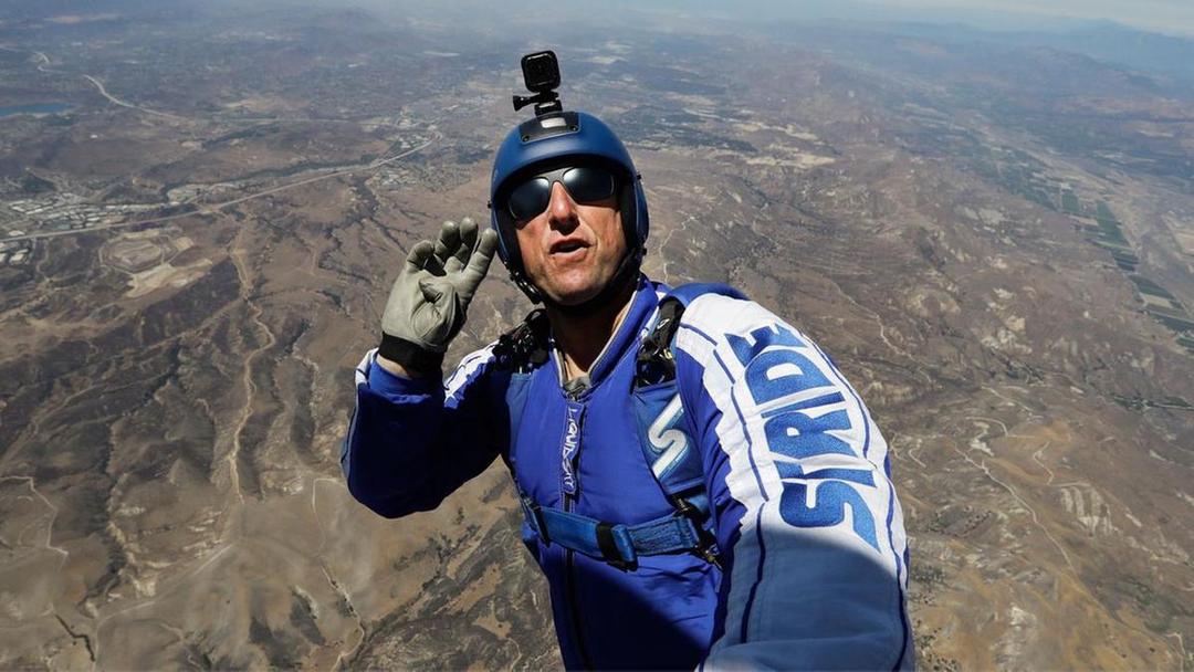 Penerjun Ini Adalah Orang Pertama di Dunia yang Skydiving Tanpa Parasut